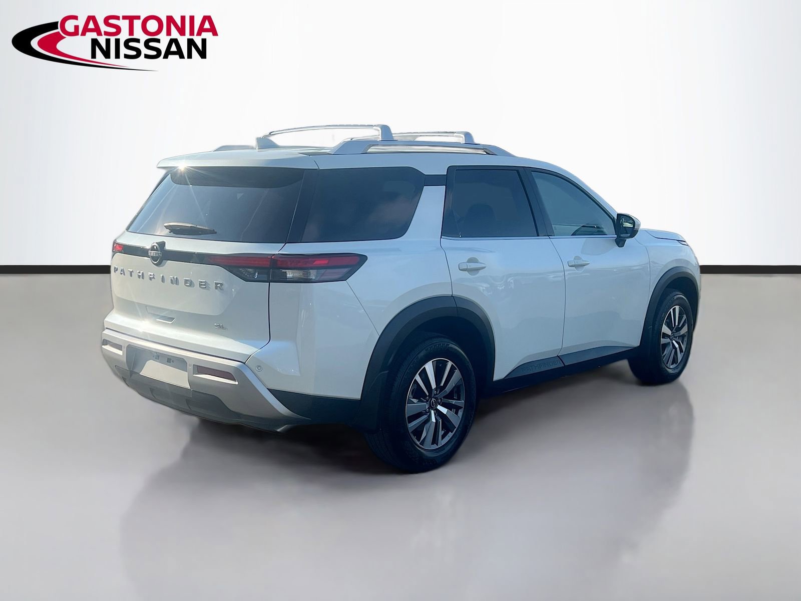 Used 2024 Nissan Pathfinder SL w/ Cargo Package image 9