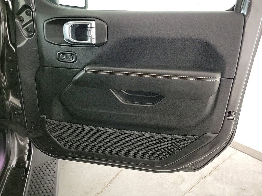 Used 2025 Jeep Wrangler Unlimited Sahara w/ Safety Group image 23