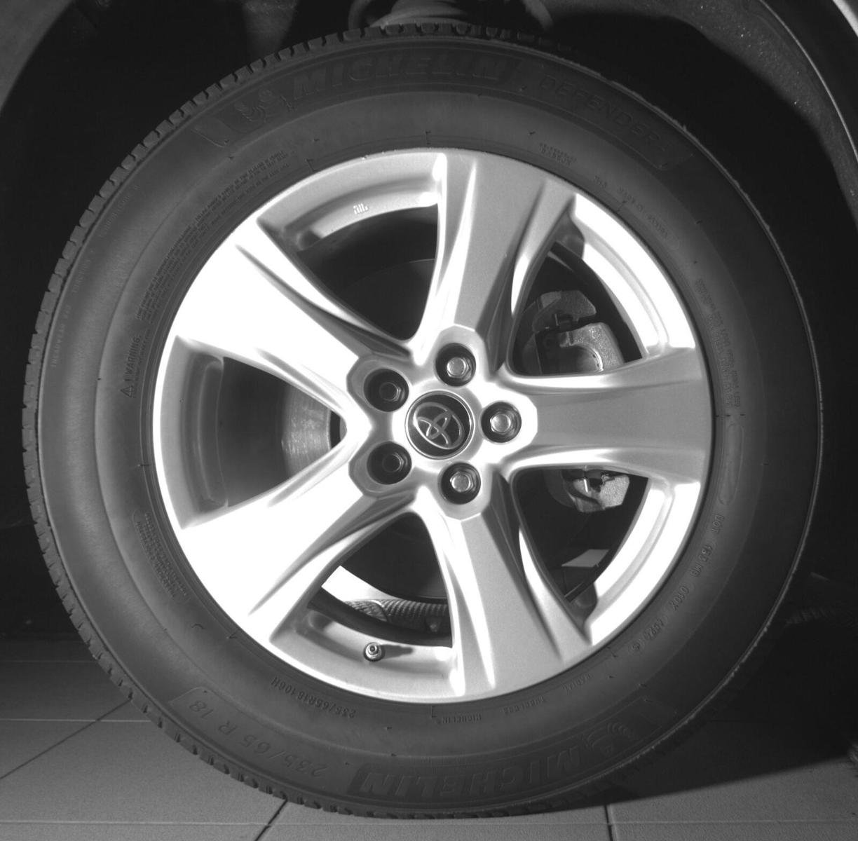 Used 2021 Toyota Highlander L FWD image 11