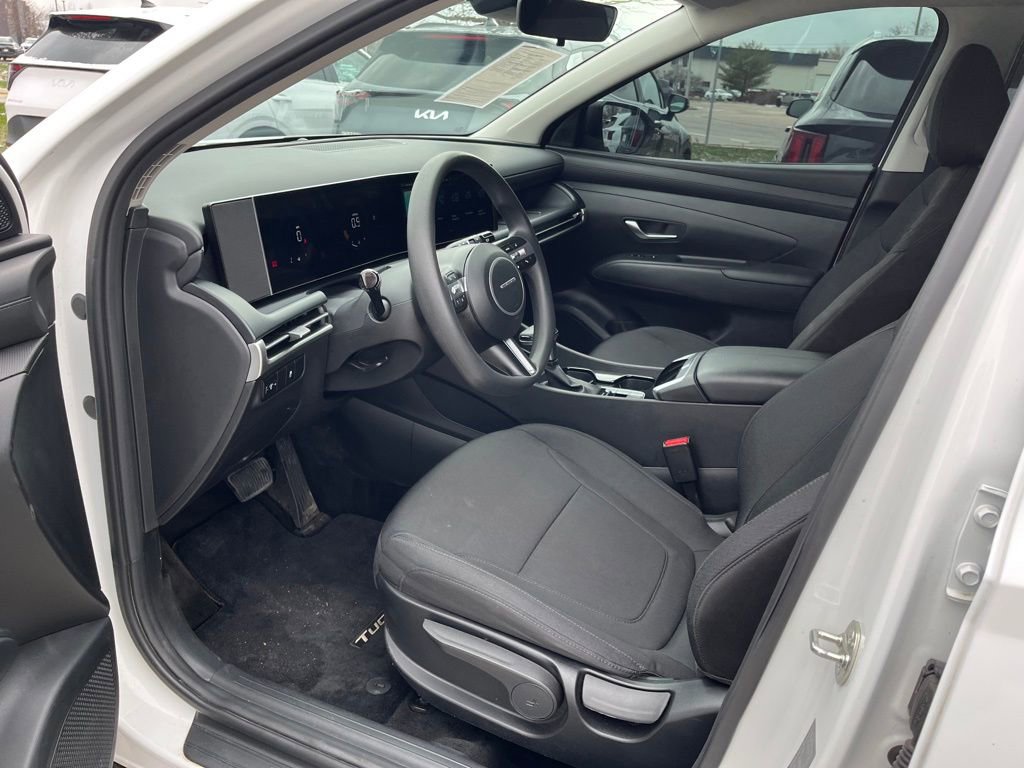 Used 2025 Hyundai Tucson SE image 12