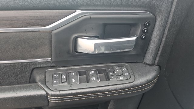 Used 2025 RAM 2500 Laramie AWD/4WD image 36