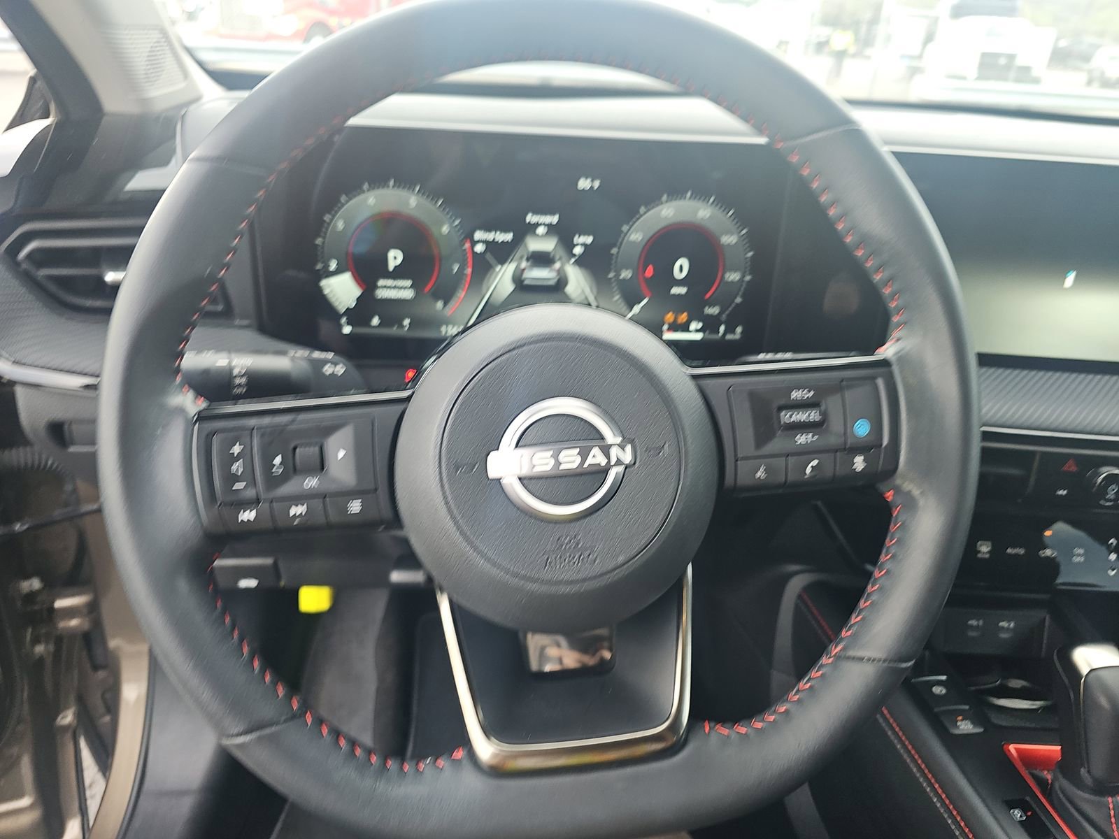 Used 2025 Nissan Kicks SR AWD/4WD image 6