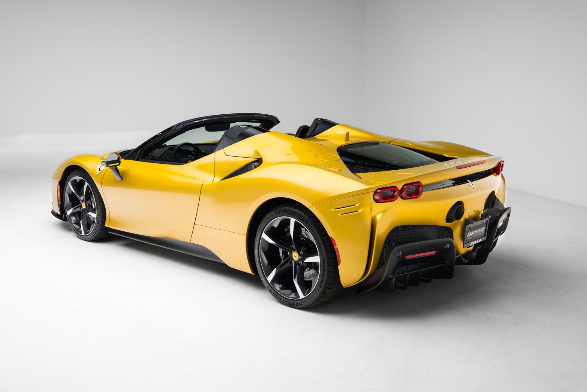 Used 2023 Ferrari SF90 Spider AWD/4WD image 18