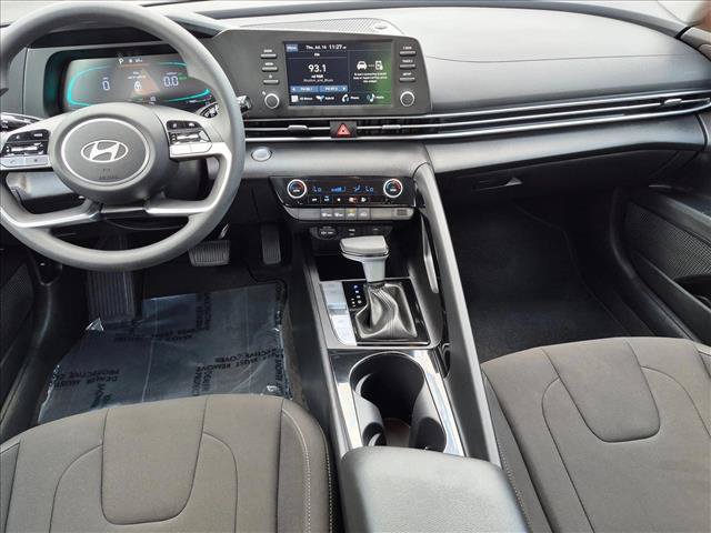 Certified 2025 Hyundai Elantra Hybrid FWD image 16
