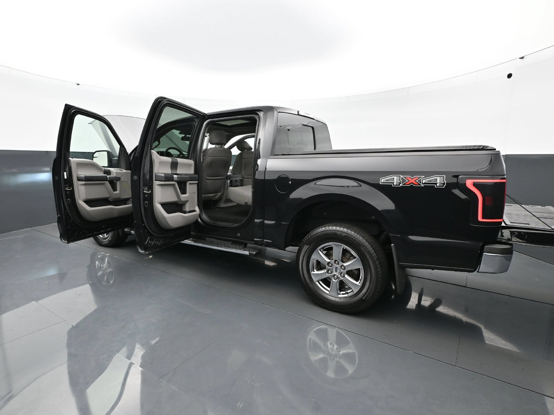 Used 2019 Ford F150 XLT w/ Equipment Group 302A Luxury AWD/4WD image 37