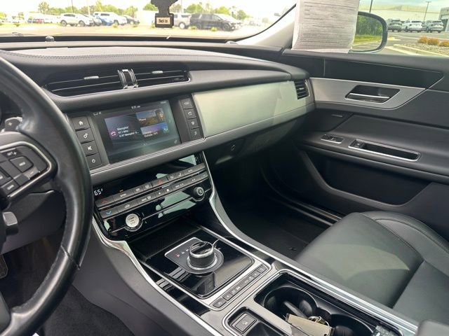 Used 2017 Jaguar XF AWD image 8