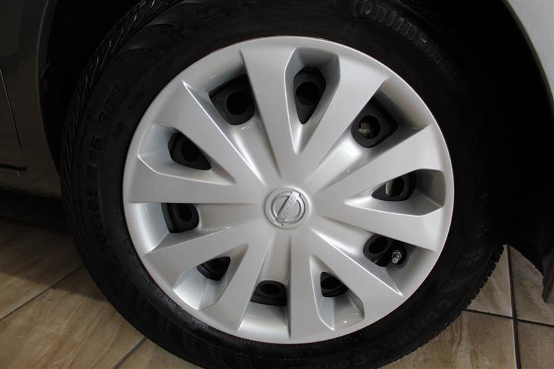 Used 2012 Nissan Versa SV w/ Convenience Pkg FWD image 12