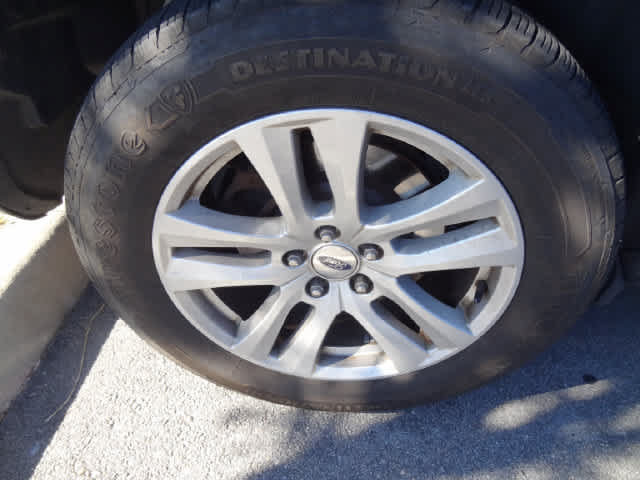 Used 2018 Ford Explorer XLT w/ Equipment Group 202A AWD/4WD image 10
