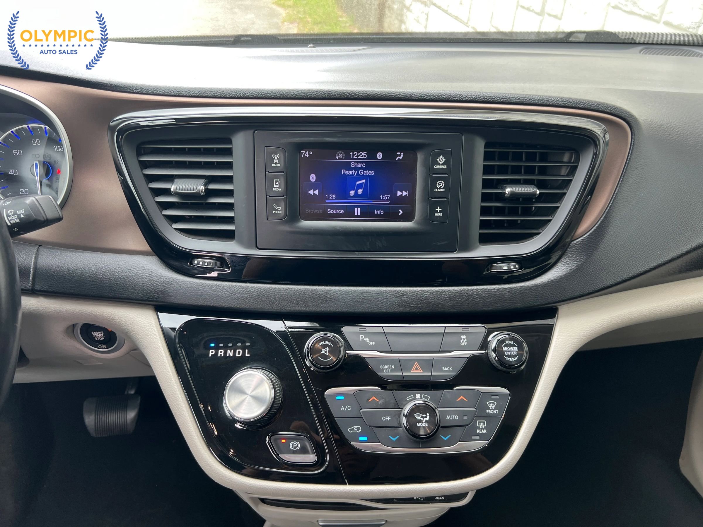 Used 2017 Chrysler Pacifica Touring-L image 27