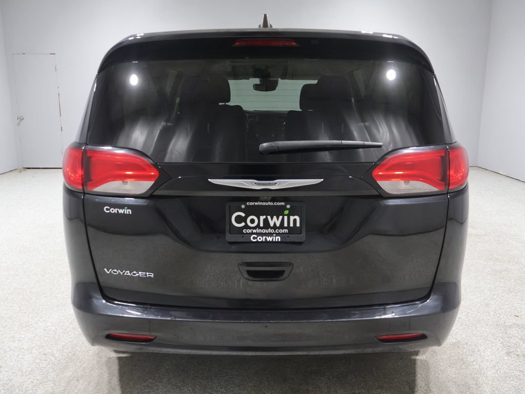 Certified 2023 Chrysler Voyager LX FWD image 4
