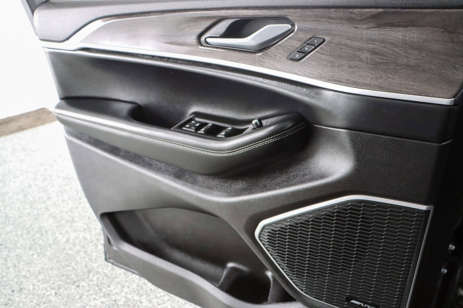 Used 2021 Jeep Grand Cherokee L Limited image 23