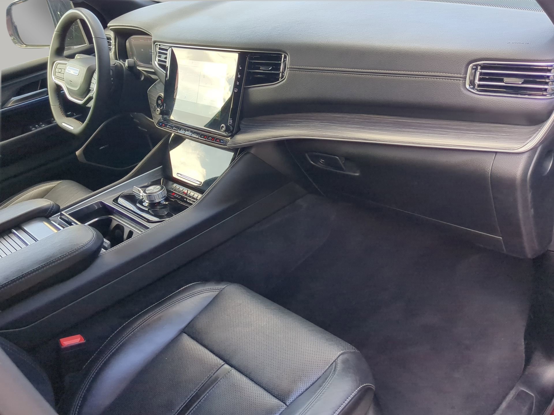 Used 2024 Jeep Wagoneer L Series II w/ Flexible Seating Group AWD/4WD image 42