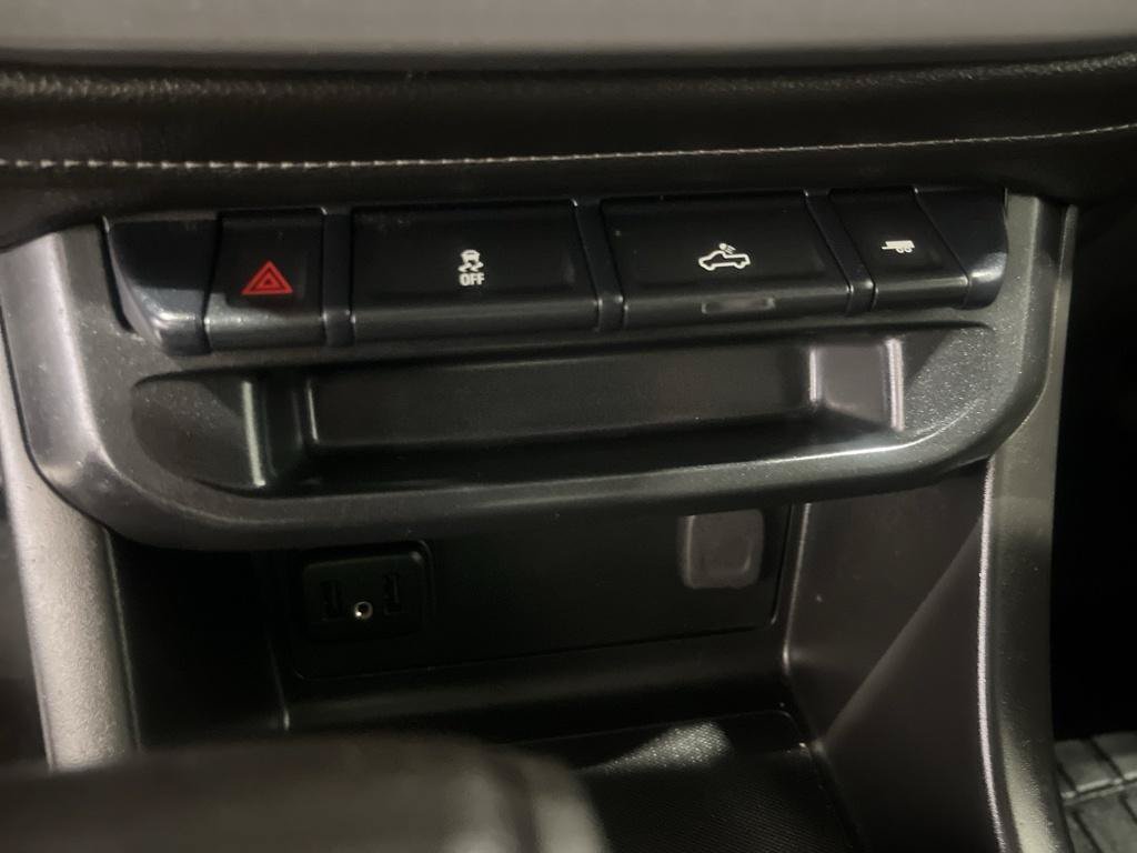 Used 2020 GMC Canyon SLE w/ Elevation Edition AWD/4WD image 14