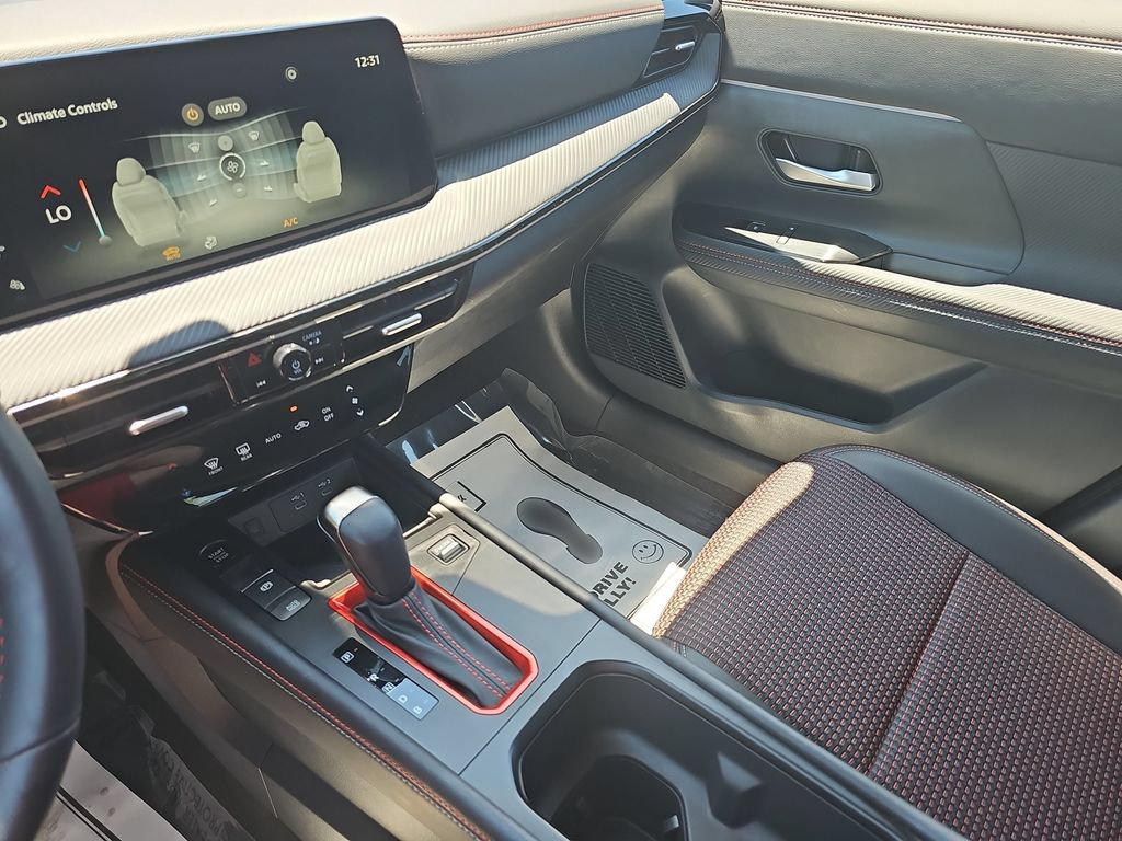 Used 2025 Nissan Kicks SR FWD image 24