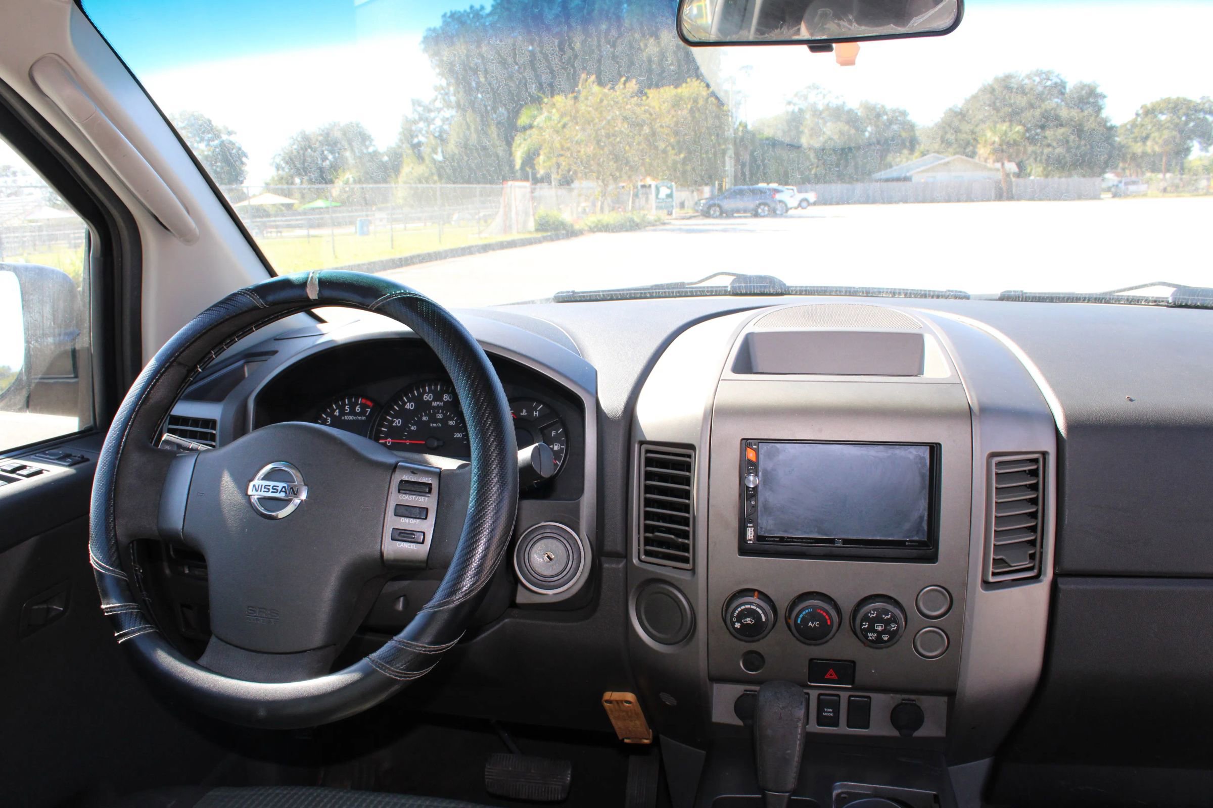 Used 2007 Nissan Titan SE image 10