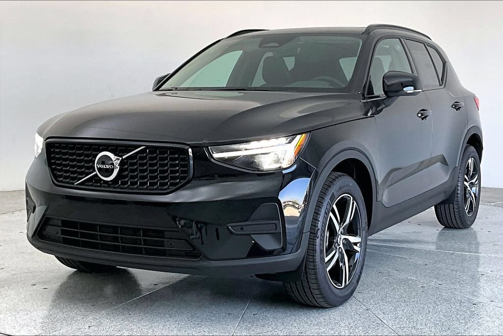 New 2026 Volvo XC40 B5 Core w/ Protection Package Premier AWD/4WD image 2