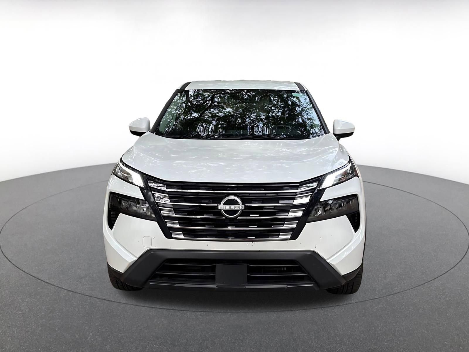 Used 2025 Nissan Rogue SV FWD image 2