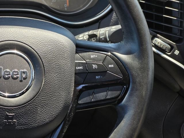 Used 2019 Jeep Cherokee Latitude Plus AWD/4WD image 23