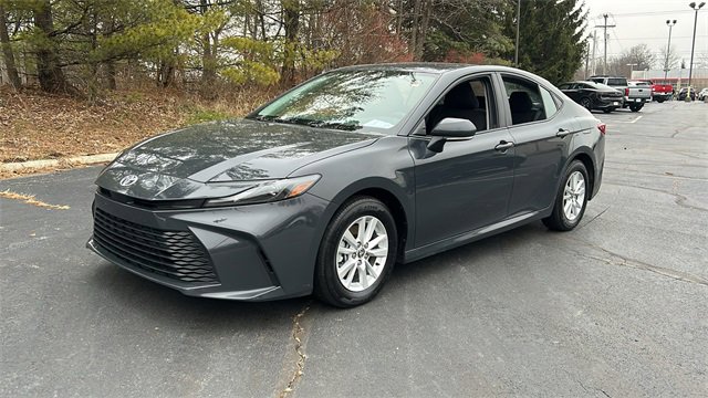 Used 2025 Toyota Camry LE image 2