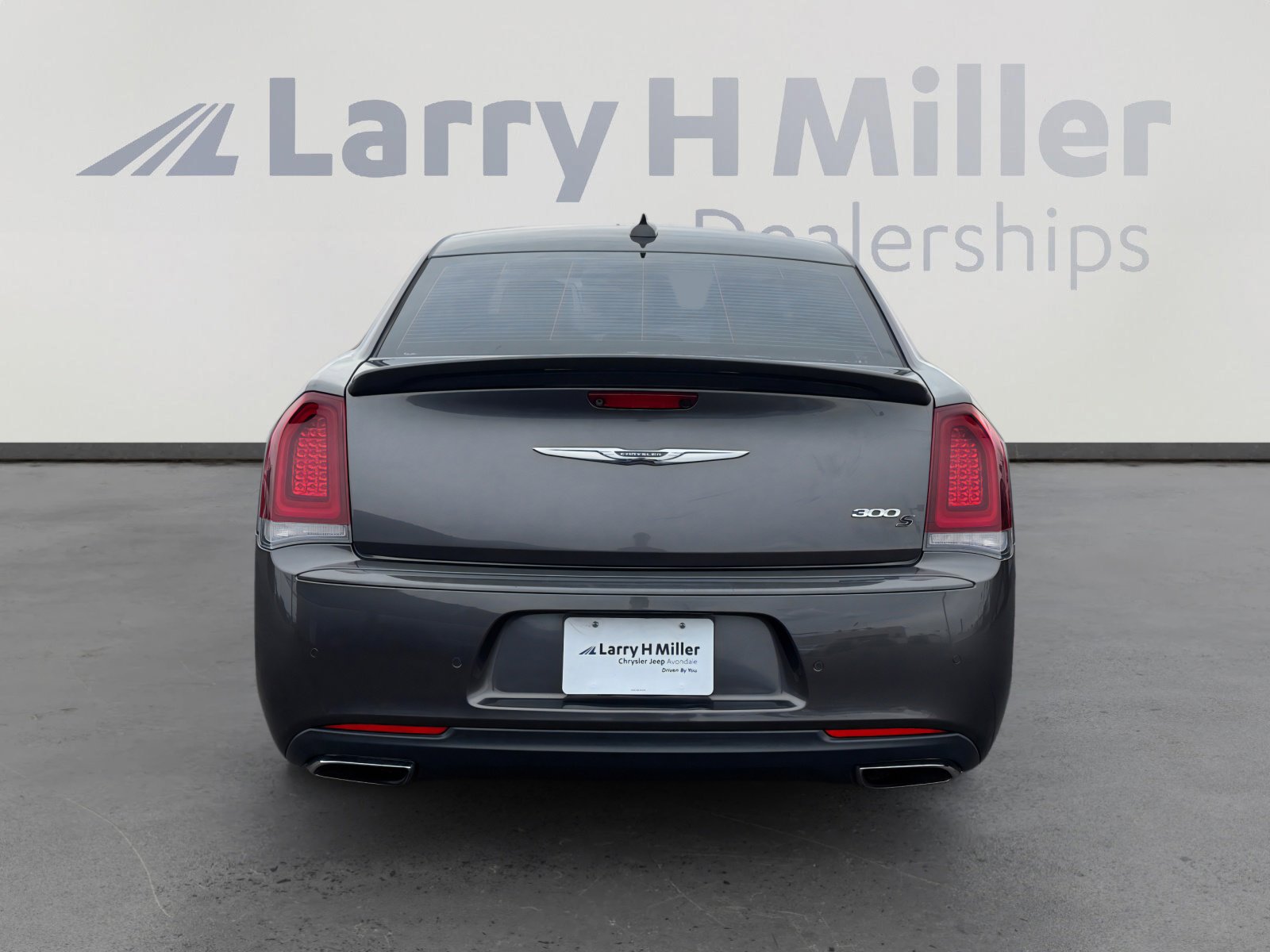 Used 2018 Chrysler 300 S w/ 300S Premium Group image 4