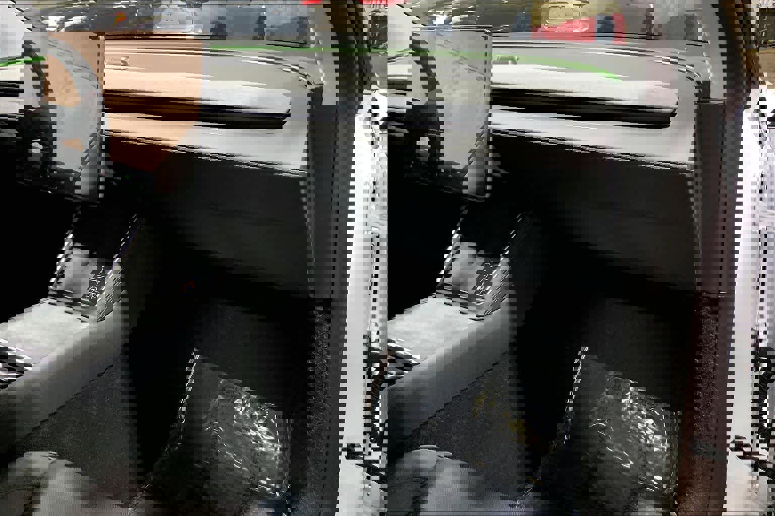 Used 2026 Tesla Model Y AWD image 18