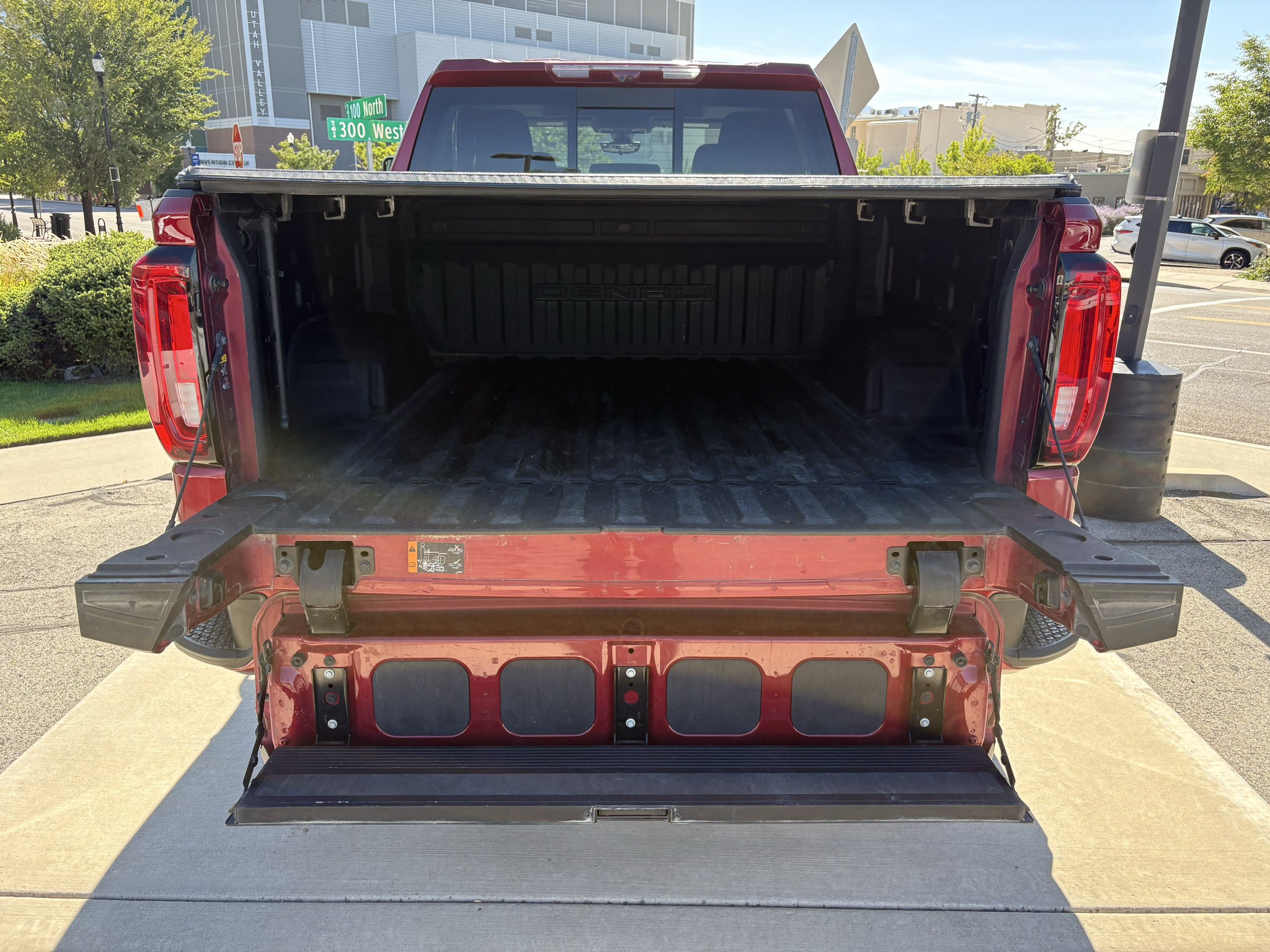 Used 2020 GMC Sierra 1500 Denali w/ Denali Ultimate Package AWD/4WD image 8