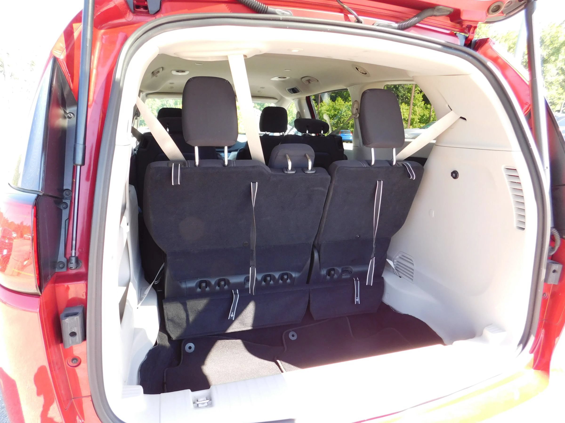 Used 2024 Chrysler Voyager LX FWD image 9