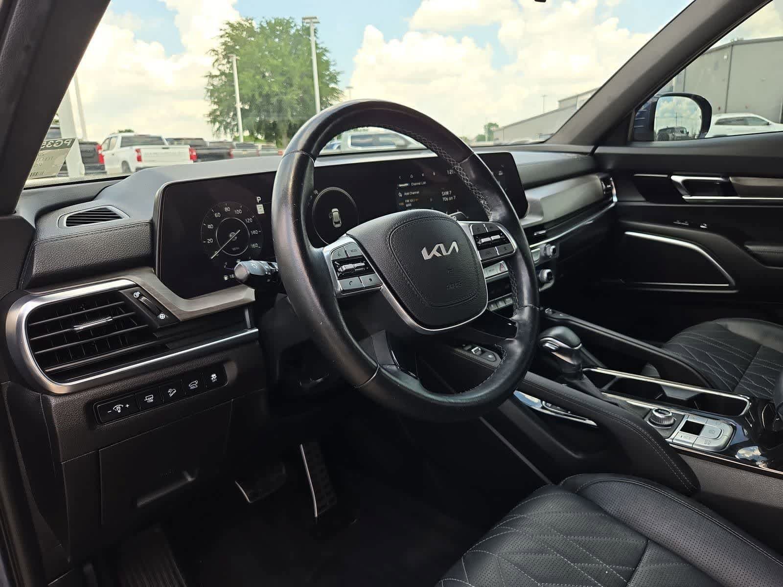 Used 2023 Kia Telluride SX Prestige X-Line AWD/4WD image 2