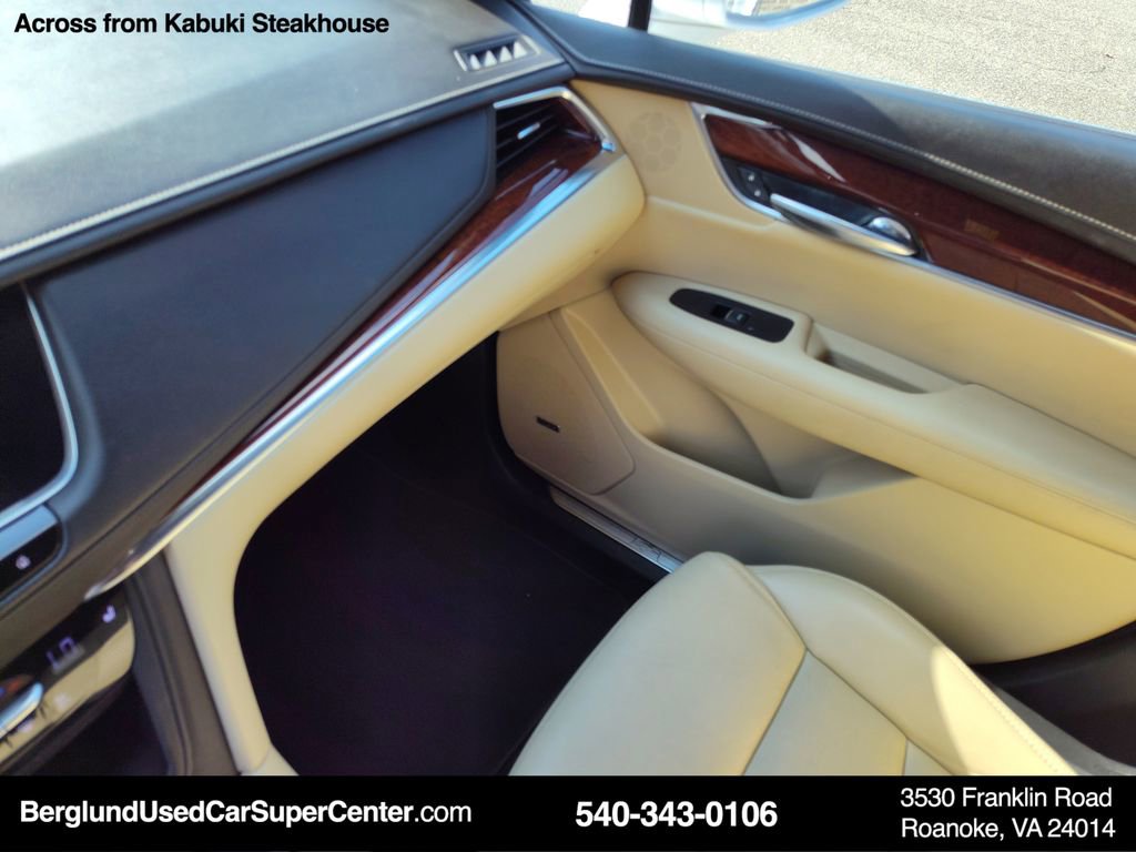 Used 2017 Cadillac XT5 Luxury w/ Driver Awareness Package image 29