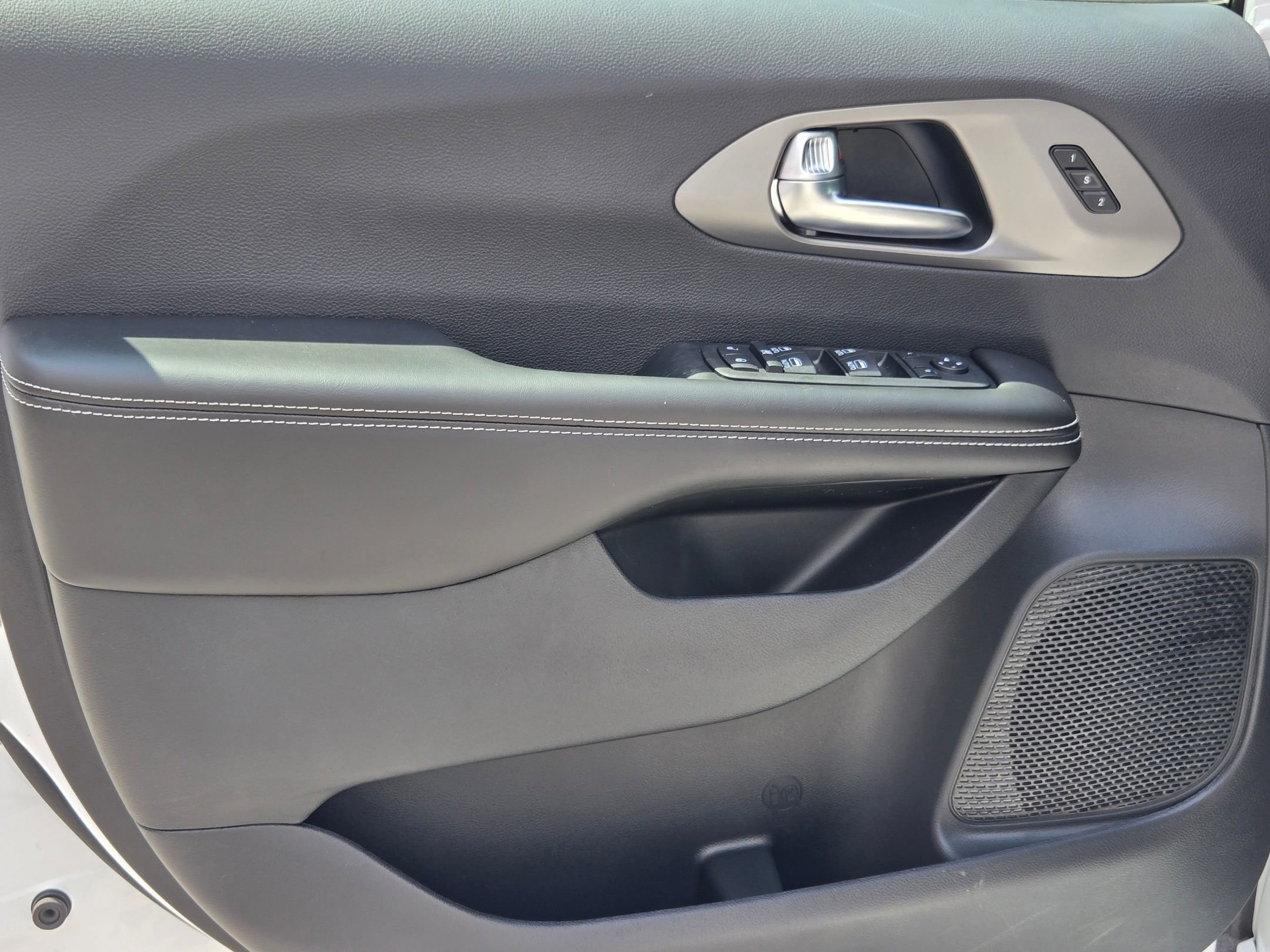 New 2027 Chrysler Pacifica Select FWD image 19