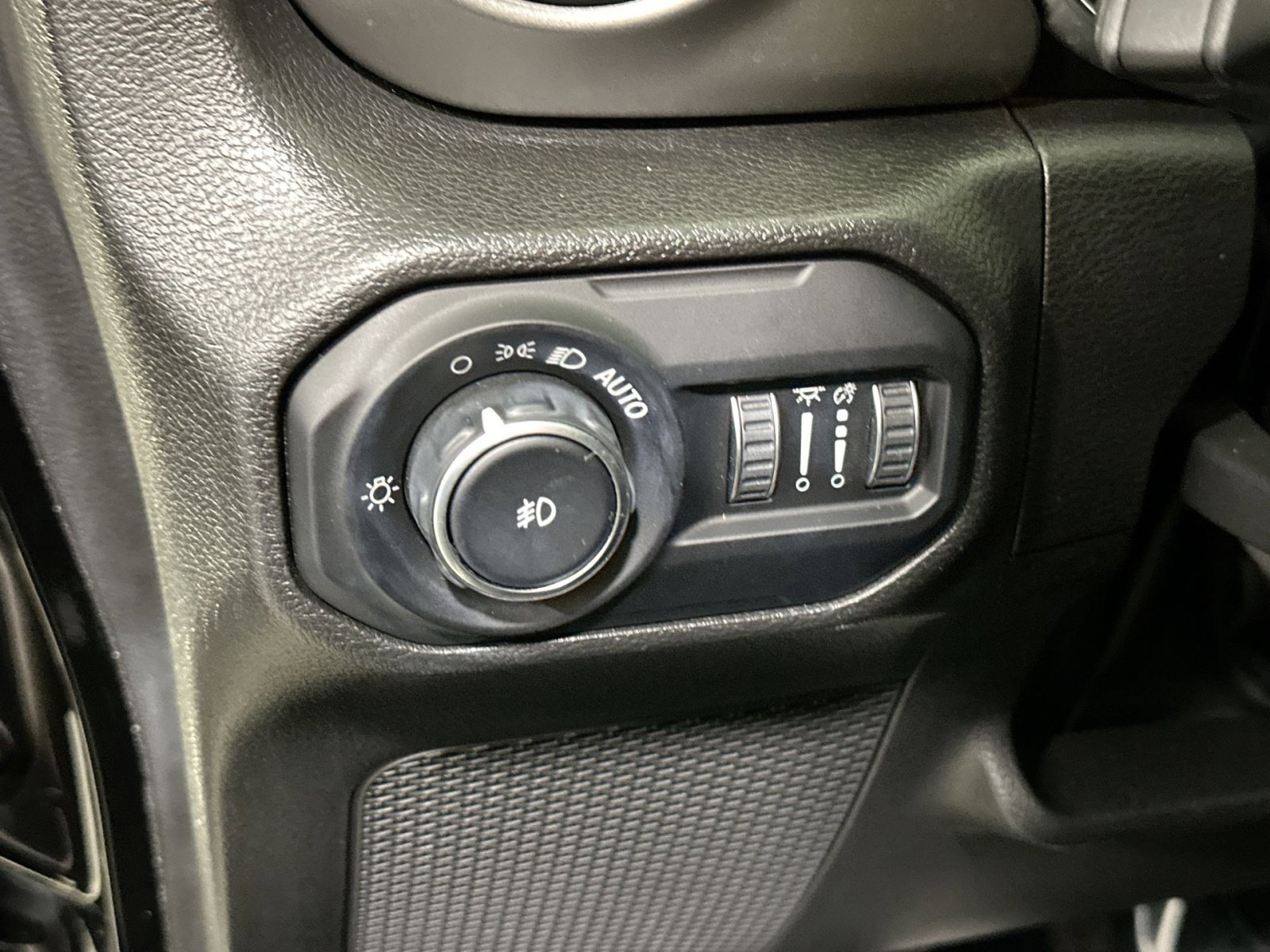 Used 2022 Jeep Wrangler Sport S image 17