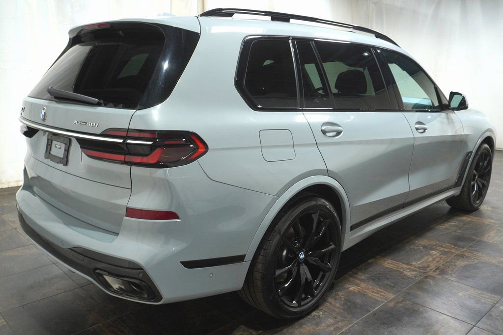 Used 2023 BMW X7 xDrive40i w/ Executive Package image 4