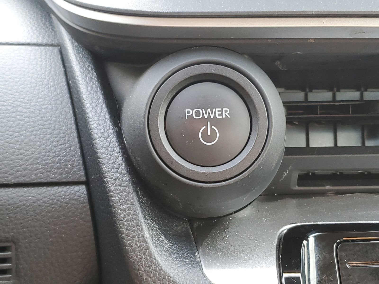 Used 2025 Toyota Prius LE image 26