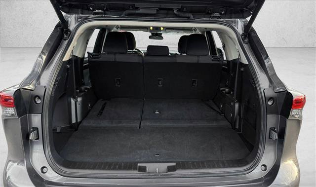 Used 2024 Toyota Highlander LE image 8