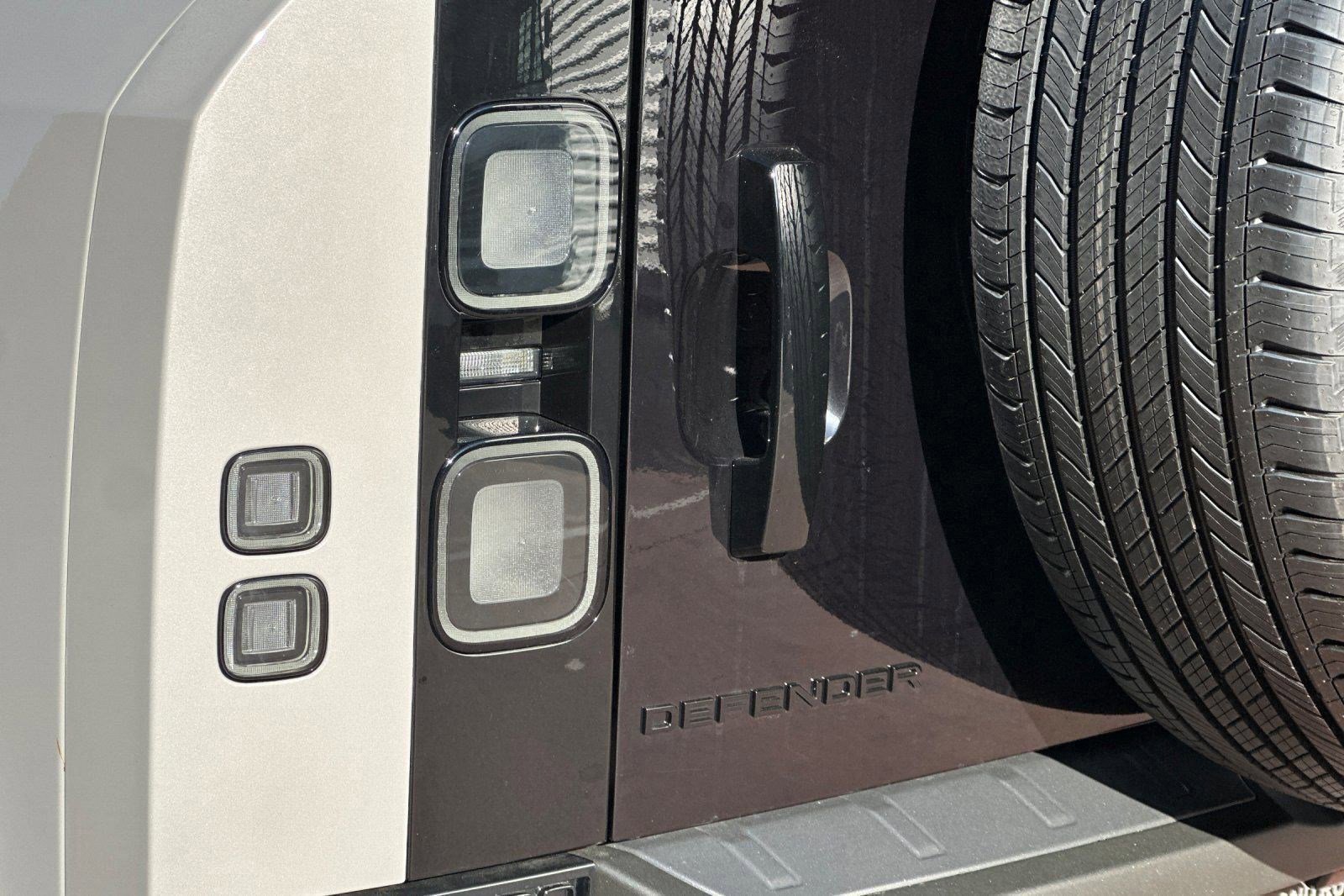 New 2026 Land Rover Defender 110 OCTA AWD/4WD image 14