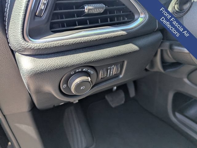 Used 2025 Chrysler Pacifica Premium FWD image 28