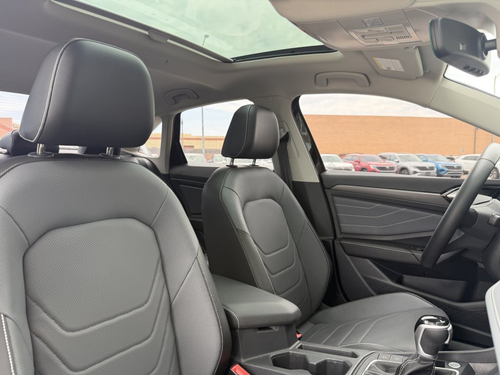 Used 2025 Volkswagen Jetta SEL FWD image 39