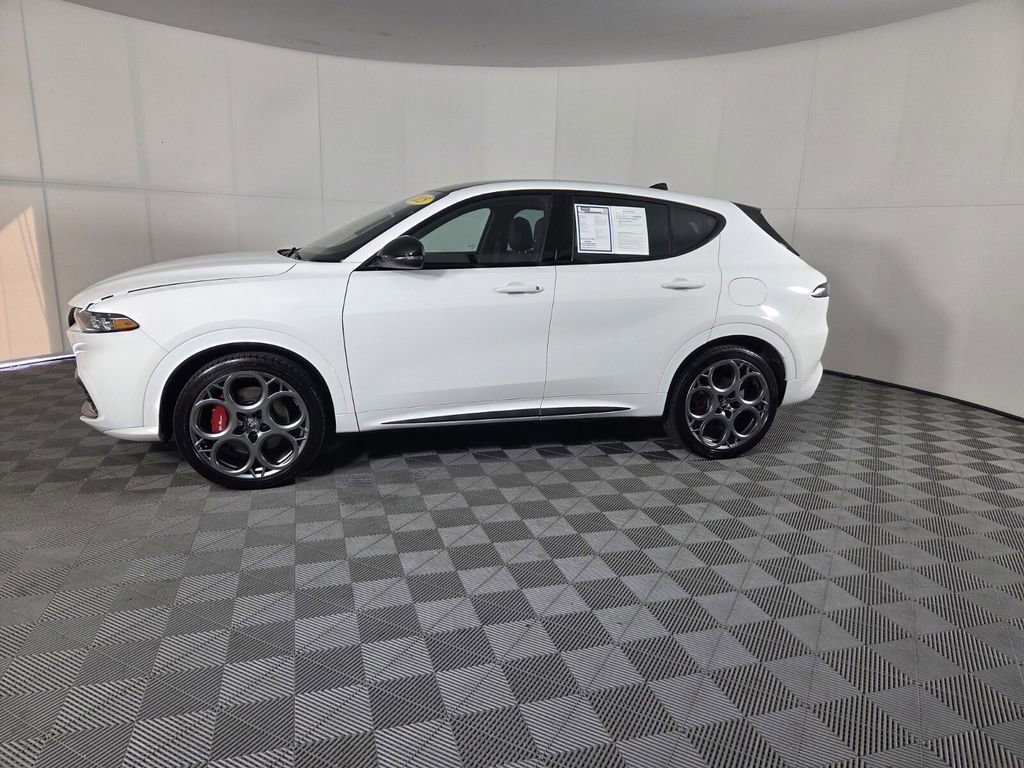 Used 2025 Alfa Romeo Tonale Tributo Italiano AWD/4WD image 9