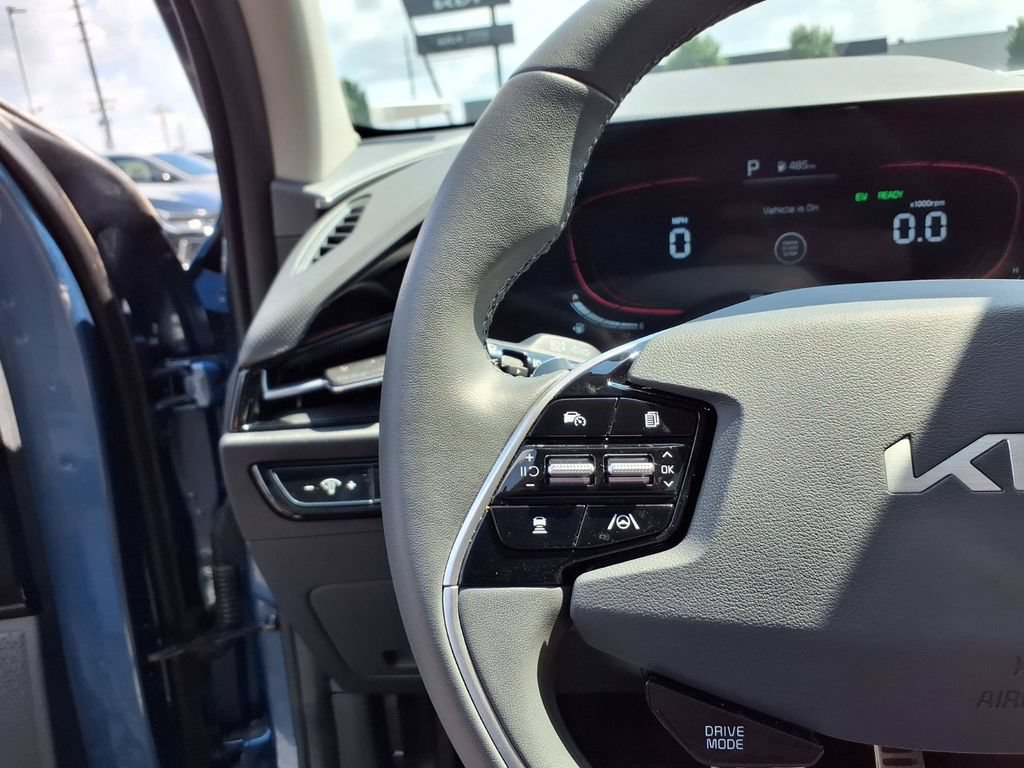Used 2025 Kia Niro EX Touring FWD image 23