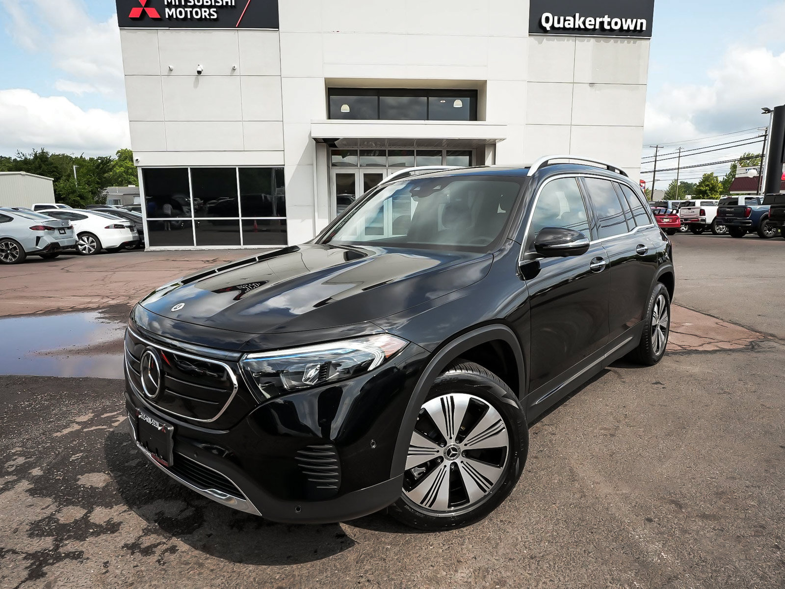 Used 2023 Mercedes-Benz EQB 300 4MATIC w/ Pinnacle Package image 8