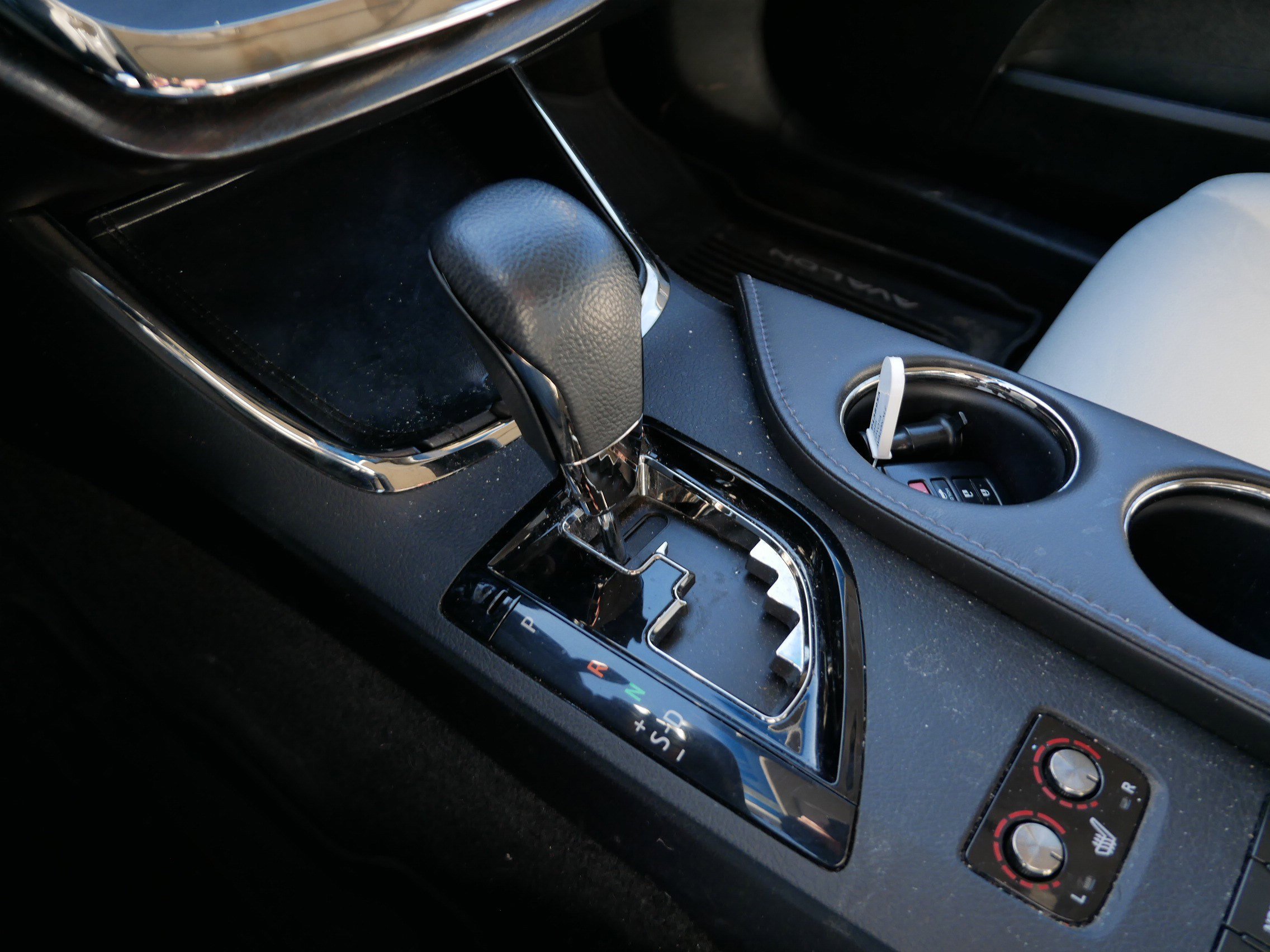 Used 2016 Toyota Avalon XLE Plus image 25