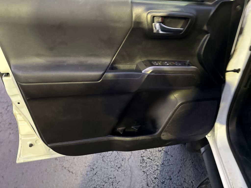 Used 2019 Toyota Tacoma TRD Off-Road image 11