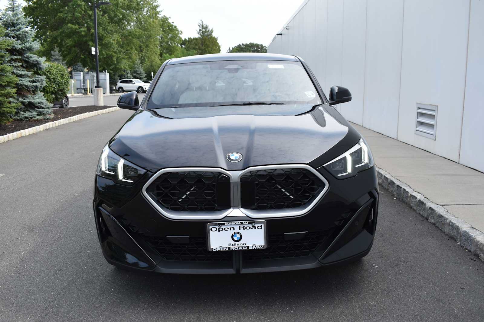 Used 2026 BMW X2 xDrive28i w/ Technology Package AWD/4WD image 2