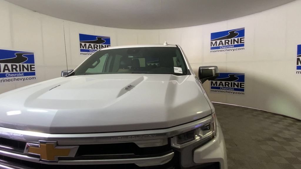 Used 2023 Chevrolet Silverado 1500 High Country w/ High Country Premium Package AWD/4WD image 5