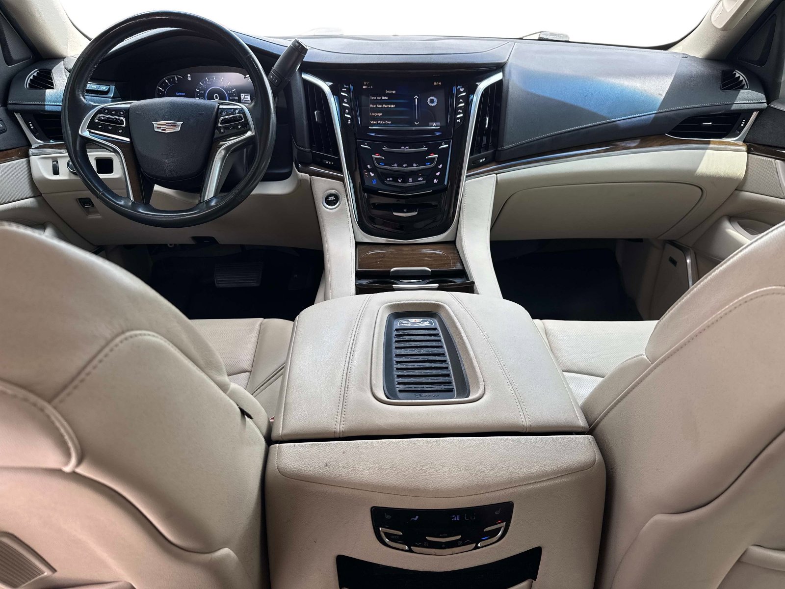 Used 2018 Cadillac Escalade Premium Luxury w/ LPO, Radiant Package RWD image 17