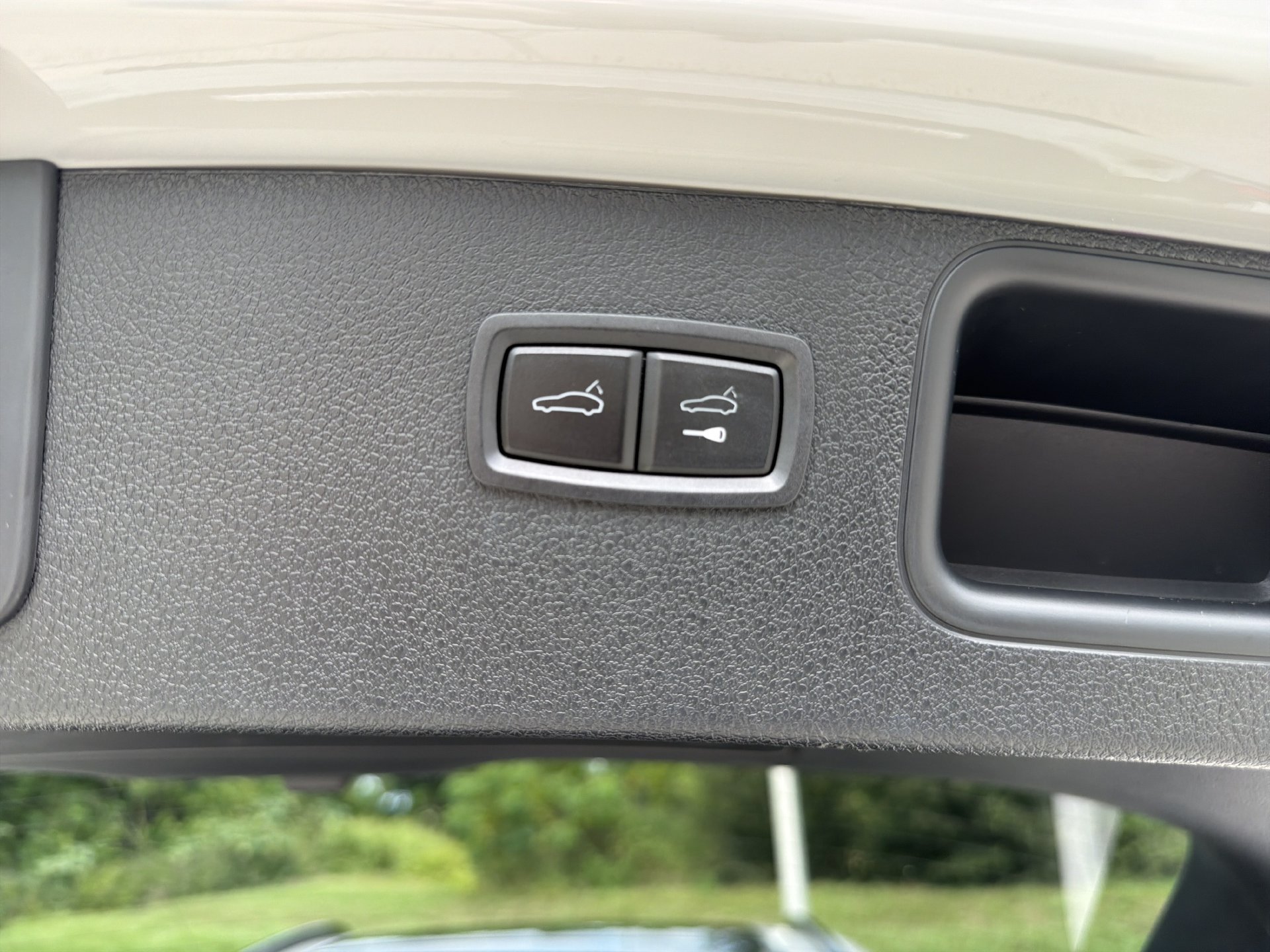 Used 2023 Porsche Macan Turbo AWD/4WD image 13
