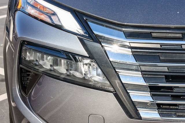 Used 2024 Nissan Rogue SV image 10