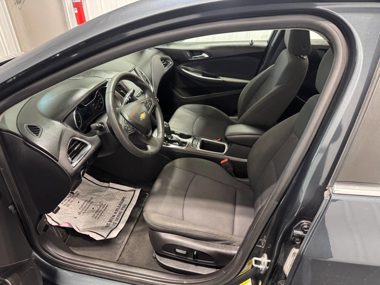 Used 2017 Chevrolet Cruze LT w/ Convenience Package FWD image 10