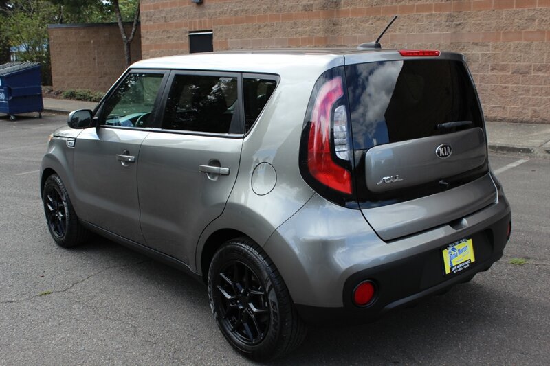 Used 2018 Kia Soul w/ Convenience Package FWD image 3