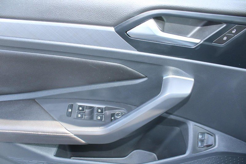 Used 2024 Volkswagen Jetta SE image 9